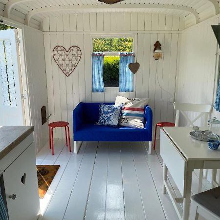 Little Blue House Hotel โอสท์วอร์เนอ ภายนอก รูปภาพ